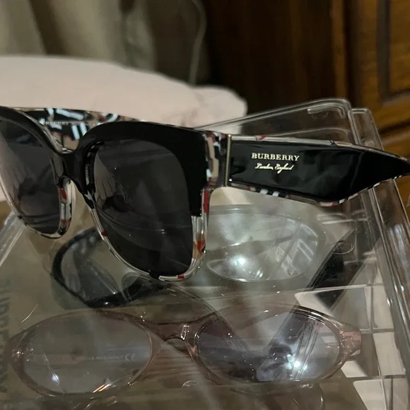 Prada Women\'s Sunglasses Set - Black, Pink, White Prada PR 14YS L (53 - 19) with Pink lenses and Black frame  main image 2